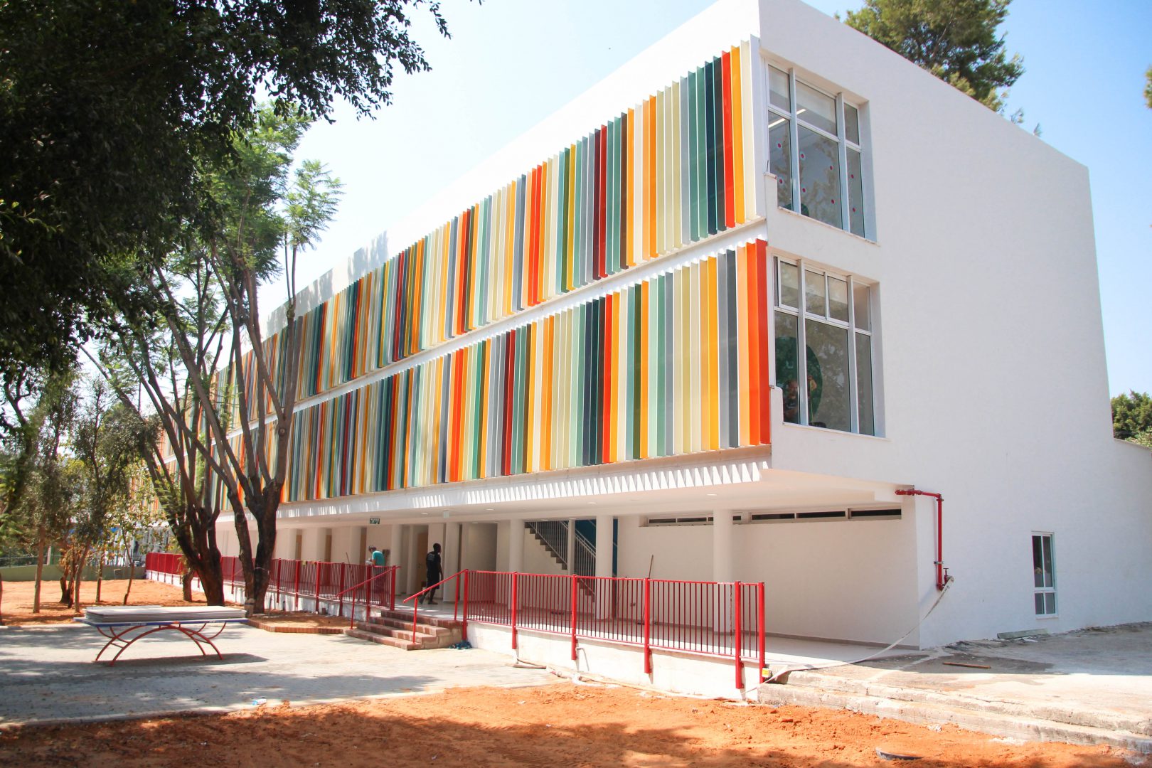 תכנון בית ספר רמז בכפר סבא, בניין עציון